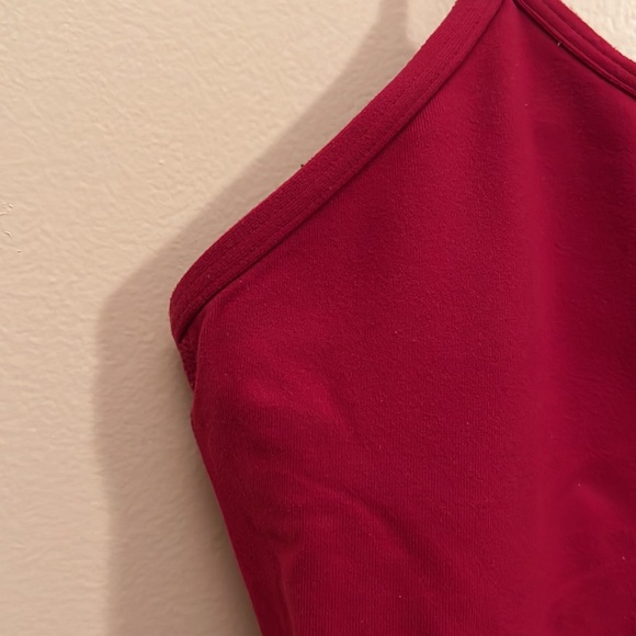 Power Y Tank in Cranberry - Picture 6 of 9